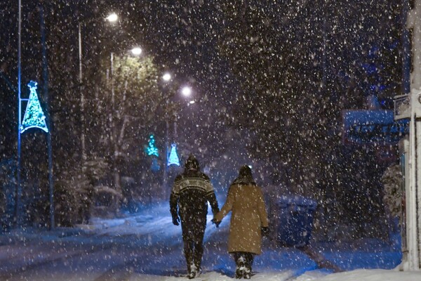 Χιονίζει στην Αττική - Χιονόπτωση σημειώθηκε και στο κέντρο της Αθήνας