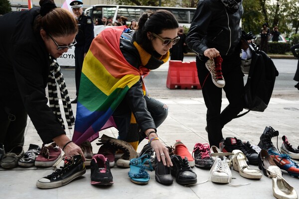Το ματωμένο παπούτσι του Ζακ Κωστόπουλου - Μια δυνατή συμβολική κίνηση στη ΓΑΔΑ