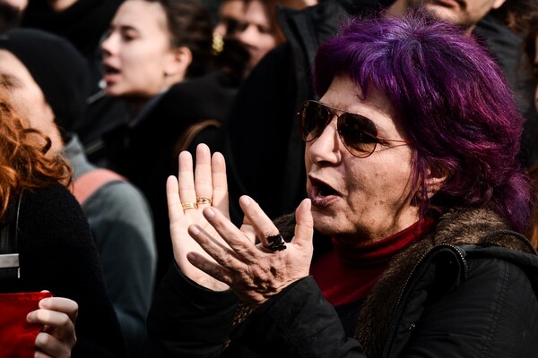 Το ματωμένο παπούτσι του Ζακ Κωστόπουλου - Μια δυνατή συμβολική κίνηση στη ΓΑΔΑ