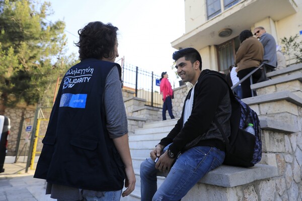 «Ζώντας στην Αθήνα»: ένας πρακτικός «οδηγός επιβίωσης» για μετανάστες και πρόσφυγες