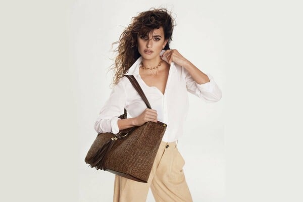 Carpisa και Penelope Cruz ακόμα μια φορά μαζί για τη νέα εκστρατεία Άνοιξη-Καλοκαίρι 2019
