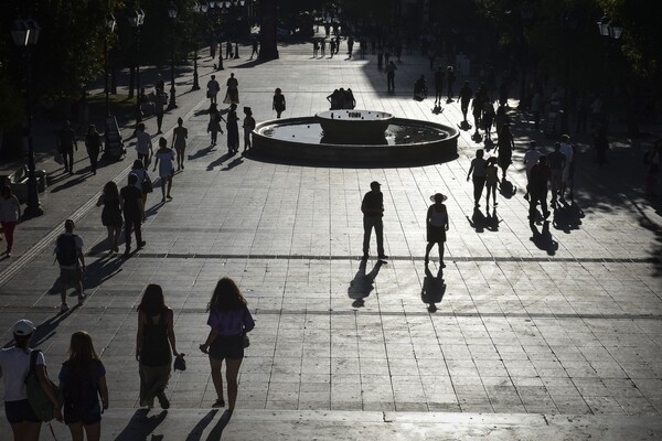 ΑΑΔΕ: Εκατοντάδες χιλιάδες φορολογικοί και τελωνειακοί έλεγχοι - Ποιοι μπαίνουν στο στόχαστρο