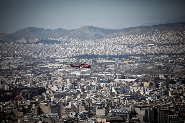 Τα μαχητικά και τα ελικόπτερα πάνω από την Αθήνα - Φωτογραφίες από τις πτήσεις