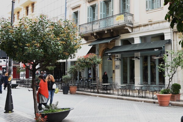 «Νέκρωσε» η Πάτρα: Εικόνες της πόλης με κλειστά όλα τα καφέ και τα εστιατόρια σήμερα