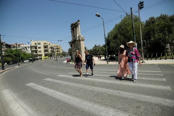 Κυριακή του Πάσχα στην Αθήνα - Δεν έχεις ξαναδεί πιο άδεια την πόλη