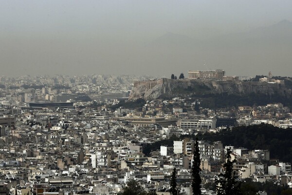 Η αφρικανική σκόνη σκεπάζει την Αθήνα - Οι πρώτες εικόνες
