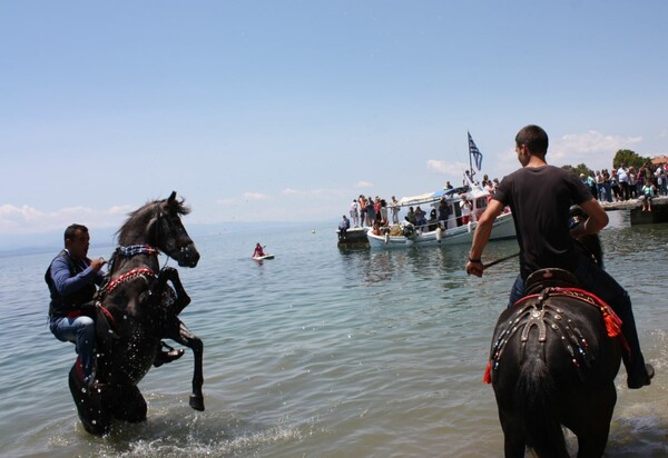 Ο Αγιασμός των Αλόγων - Ένα σπάνιο θέαμα από το έθιμο στο Πήλιο