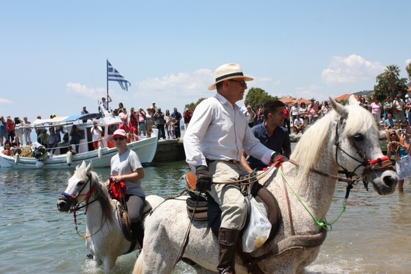 Ο Αγιασμός των Αλόγων - Ένα σπάνιο θέαμα από το έθιμο στο Πήλιο