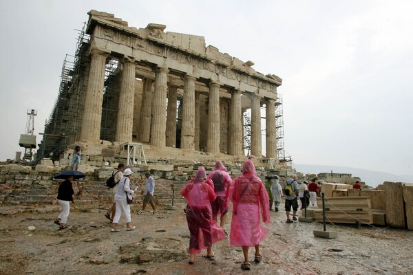 Κεραυνός στην Ακρόπολη: Απόλυτη καταστροφή αν δεν λειτουργούσε το αλεξικέραυνο - Ισπανοί προσέφεραν βοήθεια