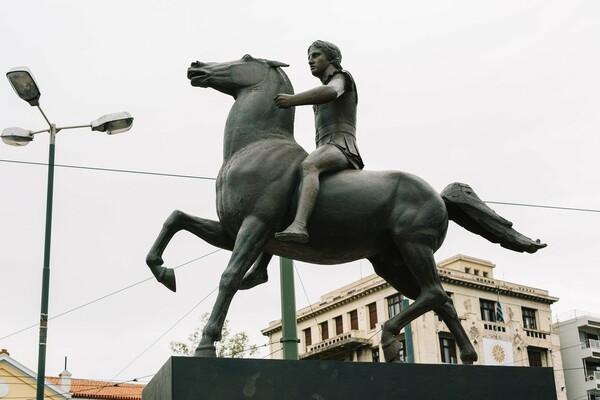 Η περιπέτεια του παρεξηγημένου και άτυχου αγάλματος του Μεγάλου Αλεξάνδρου