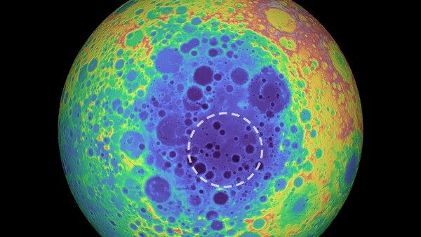 Μυστηριώδης ανακάλυψη στη Σελήνη - Βρέθηκε τεράστια ανώμαλη μάζα κάτω από τη σκοτεινή πλευρά της