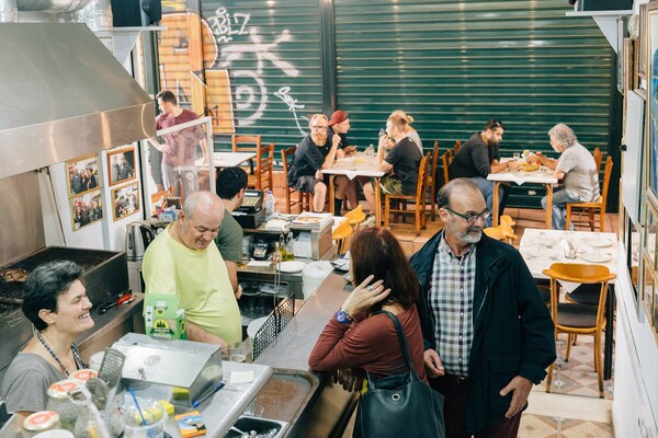 Τρία κρυμμένα μέρη της Αθήνας με απρόσμενα καλό και φθηνό φαγητό