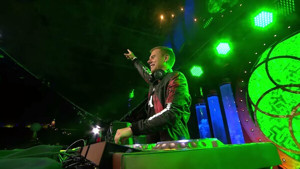 O Armin Van Buuren ζωντανά στην Αθήνα, στο Unite With Tomorrowland Athens