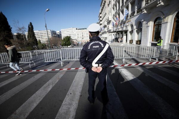 Πεδίο μάχης το Σύνταγμα για τα γυρίσματα της ταινίας «Βorn to be murdered» - Oι πρώτες φωτογραφίες και βίντεο