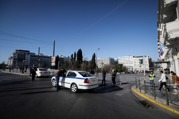 Πεδίο μάχης το Σύνταγμα για τα γυρίσματα της ταινίας «Βorn to be murdered» - Oι πρώτες φωτογραφίες και βίντεο