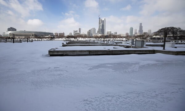 To Polar Vortex πάγωσε το Σικάγο - Εντυπωσιακές εικόνες