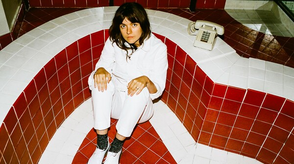 Courtney Barnett: μια άξια εκπρόσωπος της αναγέννησης του γυναικείου ροκ