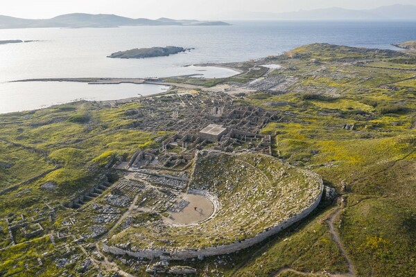 Για πρώτη φορά σύγχρονη τέχνη στην αρχαία Δήλο - Πρεμιέρα για τα μοναδικά γλυπτά του Άντονι Γκόρμλι