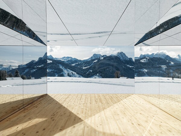 Mirage:Το σπίτι με τους καθρέπτες του Νταγκ Άιτκεν εγκαταστάθηκε στις Άλπεις