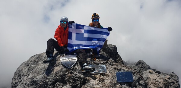 Δύο Ελληνίδες φιλοδοξούν να «κατακτήσουν» την υψηλότερη κορυφή του κόσμου