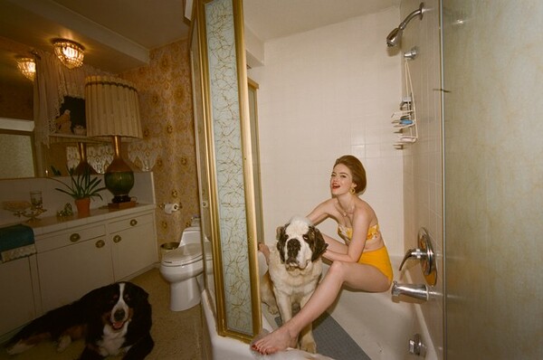Η εκπληκτική φωτογράφιση μόδας που σκηνοθέτησε ο Γιώργος Λάνθιμος με σταρ την Έμα Στόουν