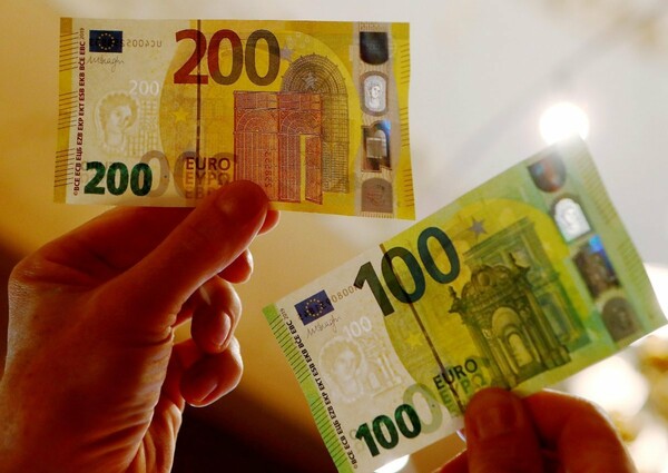 Την Τρίτη κυκλοφορούν τα νέα χαρτονομίσματα των 100 και 200 ευρώ