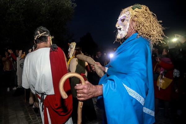 Φαλληφόρια στο κέντρο της Αθήνας - Σάτυροι, Μαινάδες και φαλλοί στην διονυσιακή πομπή