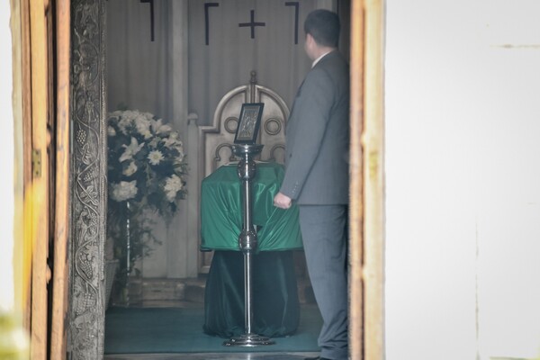 Λαϊκό προσκύνημα για τον Θανάση Γιαννακόπουλο- Σκεπασμένο με σημαία του Παναθηναϊκού το φέρετρο