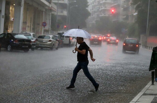 Χαλάει απότομα ο καιρός: Χαλάζι, βροχές και καταιγίδες την Παρασκευή