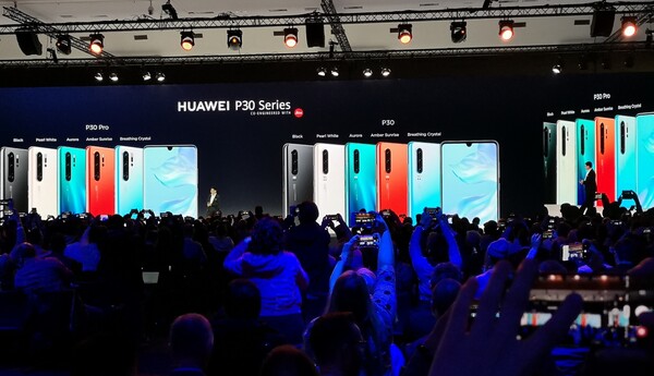 Η Huawei παρουσίασε το νέο Huawei P30 Pro με κάμερα χωρίς προηγούμενο σε κινητό