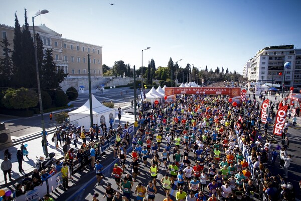 Ημιμαραθώνιος 2019: Γέμισε δρομείς η ανοιξιάτικη Αθήνα