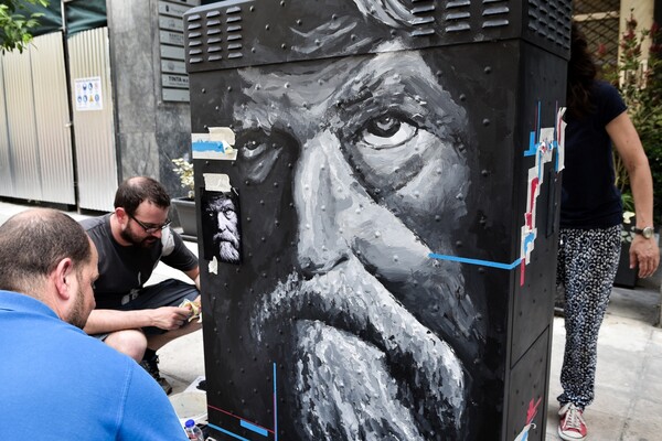 Καλλιτέχνες ζωγραφίζουν τα ΚΑΦΑΟ της Αθήνας - Μεταμορφώνουν την πόλη με καμβά τους κατανεμητές τηλεφωνίας