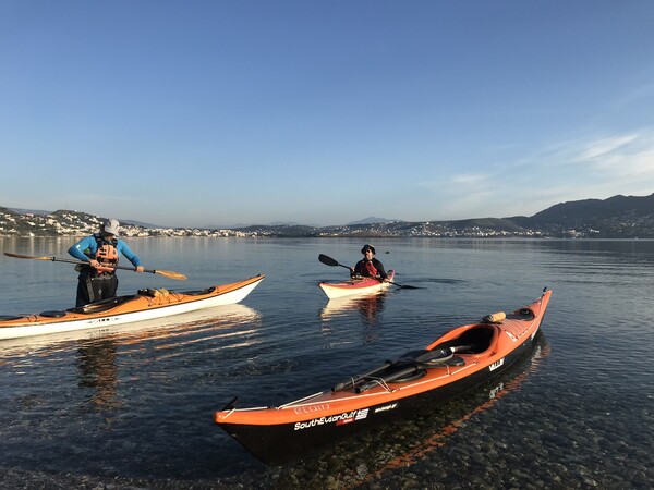 Με καγιάκ από το Σούνιο ως τη Σαντορίνη: Η αποστολή του South Evian Gulf team