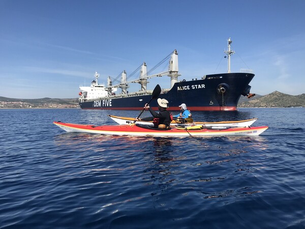 Με καγιάκ από το Σούνιο ως τη Σαντορίνη: Η αποστολή του South Evian Gulf team