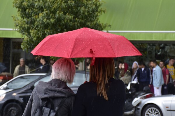 Καιρός: Βροχερή αναμένεται η Πρωτομαγιά