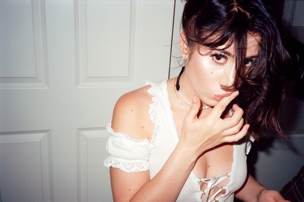 Η Kali Uchis έγραψε τα πρώτα της τραγούδια στο αμάξι όπου κοιμόταν στα 17 της