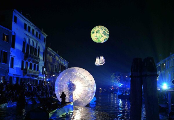 Η φαντασμαγορική έναρξη του διάσημου Καρναβαλιού της Βενετίας