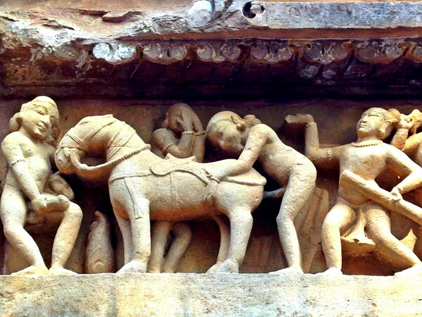 Αρχαίοι ναοί του σεξ στην Ινδία επιβιώνουν σε ένα άκρως πουριτανικό περιβάλλον
