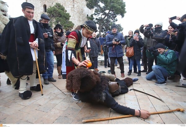 Επιβλητικοί Κωδωνοφόροι πλημμύρισαν το κέντρο της Θεσσαλονίκης