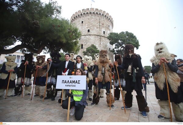 Επιβλητικοί Κωδωνοφόροι πλημμύρισαν το κέντρο της Θεσσαλονίκης