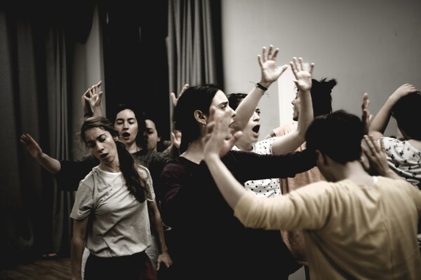 Είκοσι χορούς με διάρκεια από 5'' έως 5' παρουσιάζει στο Σεράφειο ο Κώστας Τσιούκας