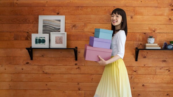 Marie Kondo: γκουρού οργάνωσης χώρου ή πετυχημένη τσαρλατάνος;