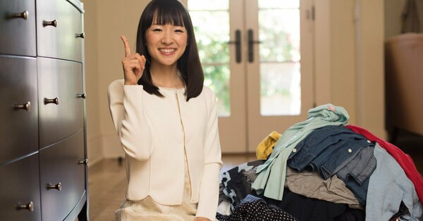 Marie Kondo: γκουρού οργάνωσης χώρου ή πετυχημένη τσαρλατάνος;