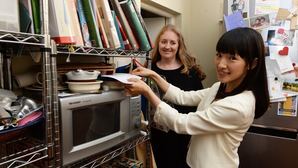 Marie Kondo: γκουρού οργάνωσης χώρου ή πετυχημένη τσαρλατάνος;