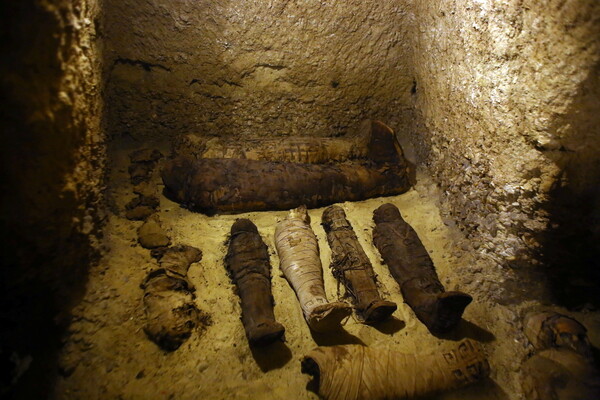 Τάφοι γεμάτοι μούμιες ανακαλύφθηκαν σε αρχαία νεκρόπολη της Μίνια στην Αίγυπτο