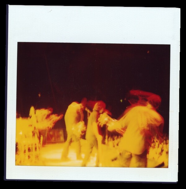Από τους Fugazi ως τους Foo Fighters: Όταν οι polaroids ήταν το Instagram των indie '90s