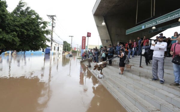 Καταστροφικές πλημμύρες στη Βραζιλία: Τουλάχιστον 10 νεκροί