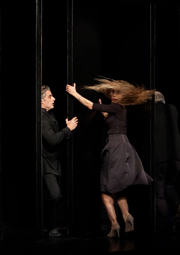 «Νόρα»: Πρώτες εικόνες από τη νέα παράσταση του Θεόδωρου Τερζόπουλου