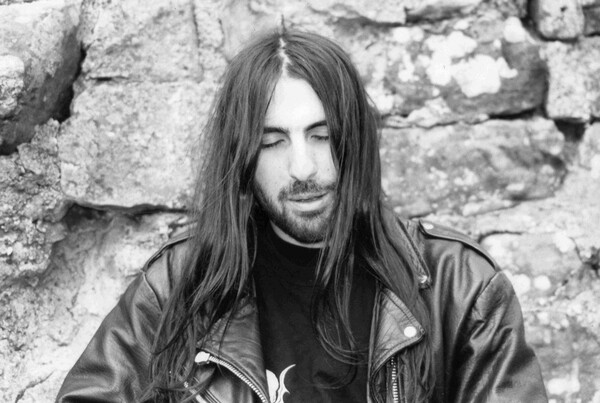 Ο frontman των Rotting Christ Σάκης Τόλης κάνει μια βουτιά στο παρελθόν του