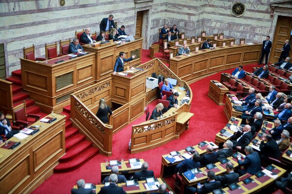 Συνταγματική Αναθεώρηση: Ψηφίστηκε αποσύνδεση εκλογής του ΠτΔ από τη διάλυση της Βουλής
